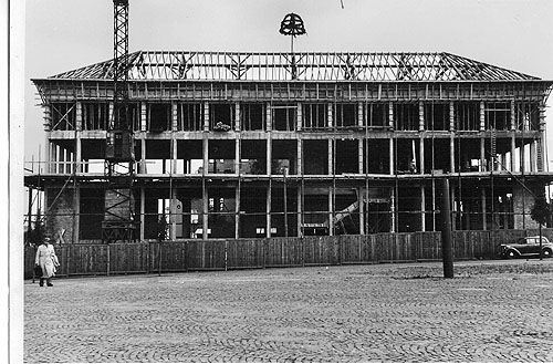 Bau des Hauses f�r den Bergverlag - Richtfest