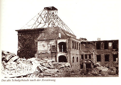 Oberrealschule nach Angriffen im November 1944