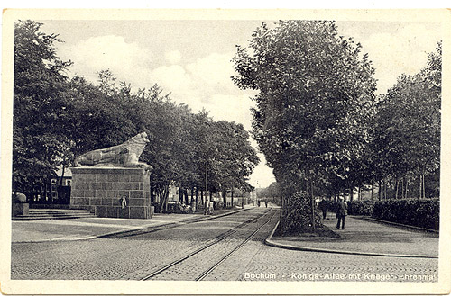 Kriegerdenkmal mit Koenigsallee