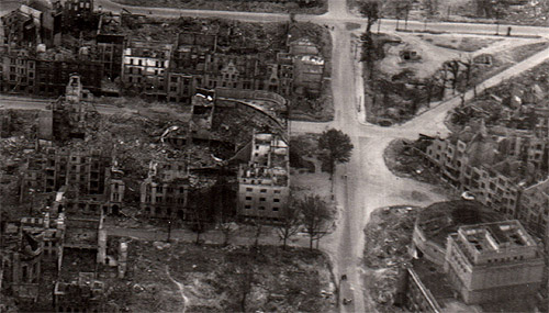 Lichtburg zerstrt nach Krieg