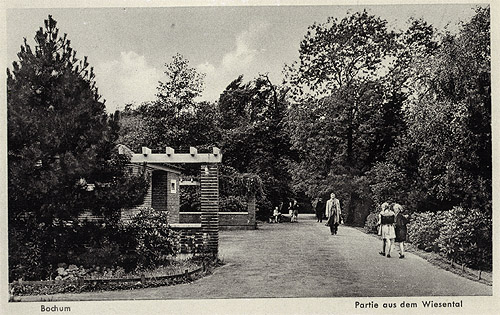 Klohaus neben dem Cafe